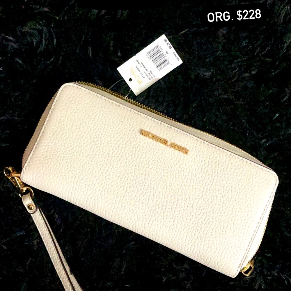 Michael kors wallet wristlet